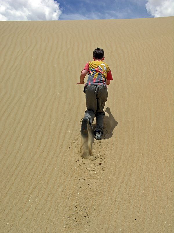 Tibet Kailash 04 Saga to Kailash 14 Peter climbs Sand Dunes between Old Drongpa and Paryang